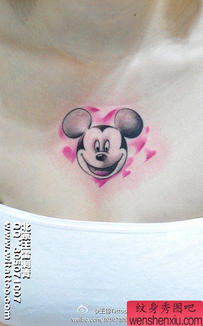 美女前胸可爱的米老鼠纹身图案