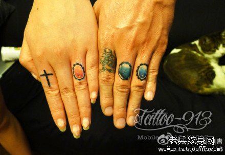 手指流行精美的情侣宝石纹身图案