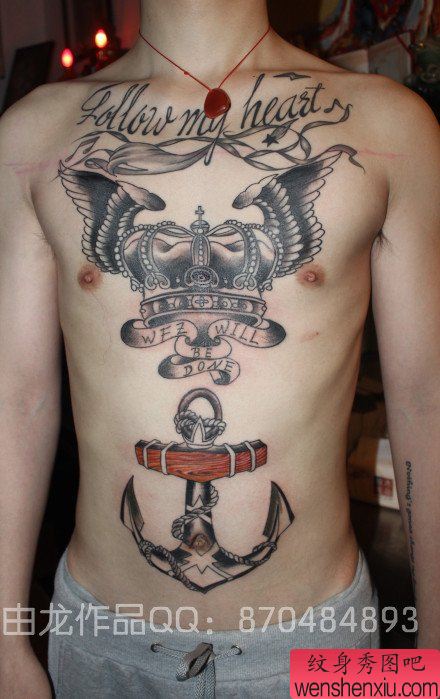 前胸流行经典的皇冠与船锚纹身图案