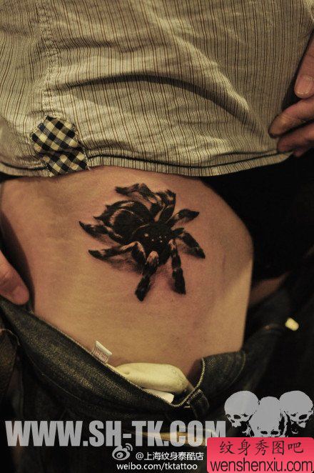 男性腿部经典超帅的蜘蛛纹身图案