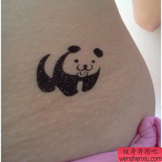 美女腰部可爱的图腾熊猫纹身图案