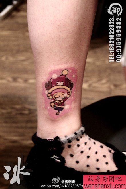 腿部可爱的卡通海贼王乔巴纹身图案