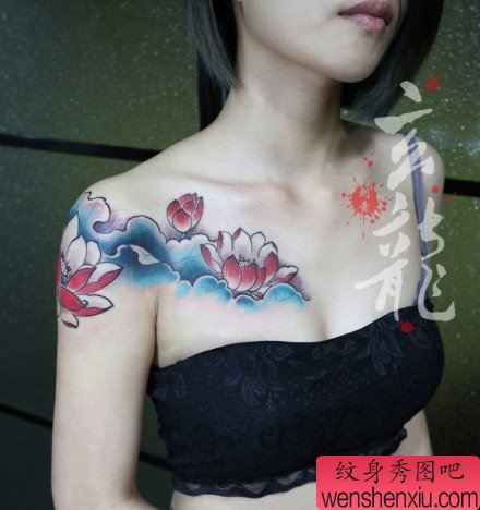 美女胸前到肩膀经典的唐狮子纹身图案