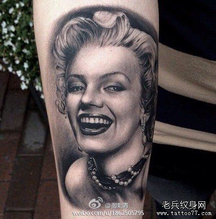 手臂漂亮流行的玛丽莲梦露纹身图案
