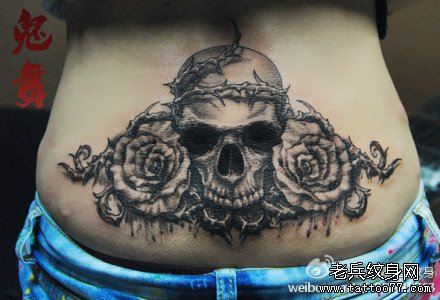 美女腰部流行很酷的骷髅玫瑰花纹身图案
