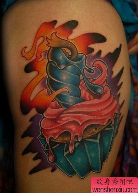 腿部一幅流行经典的冰激凌纹身图案