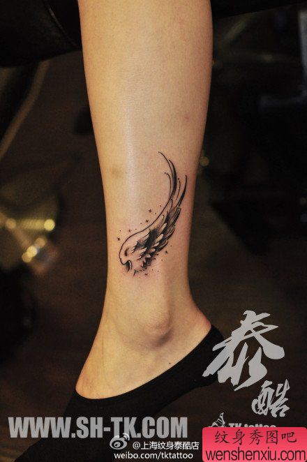 女生小腿好看漂亮的黑白翅膀纹身图案