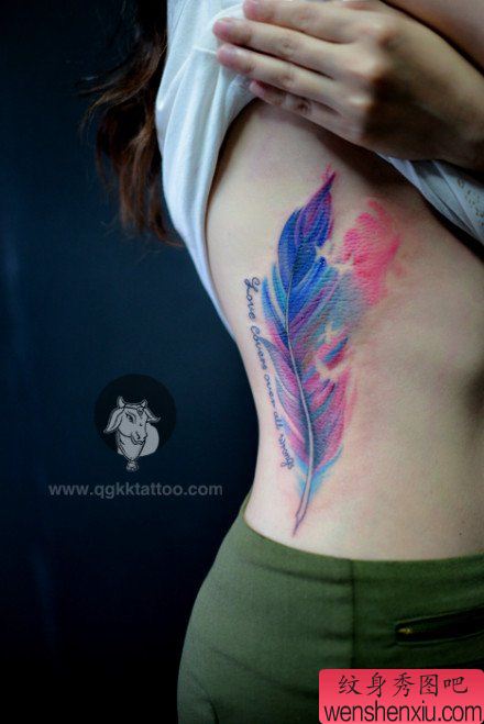 美女侧要精美漂亮的草色羽毛纹身图案