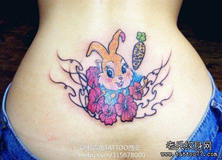 美女腰部可爱流行的小兔子纹身图案