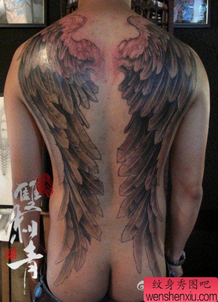 超酷经典的满背翅膀纹身图案