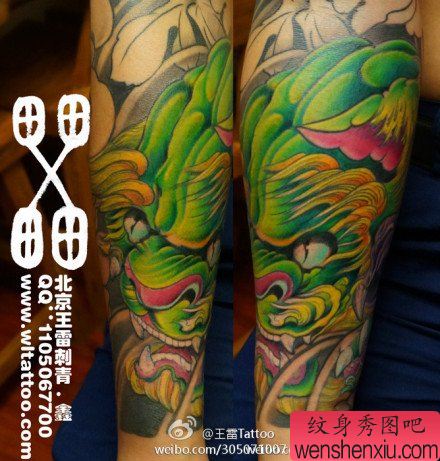 手臂漂亮简单的彩色唐狮子纹身图案
