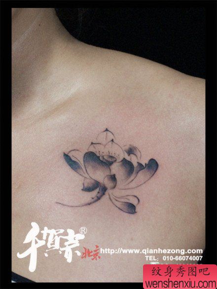 胸前流行经典的黑白莲花纹身图案