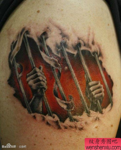 手臂另类流行的一幅撕皮纹身图案