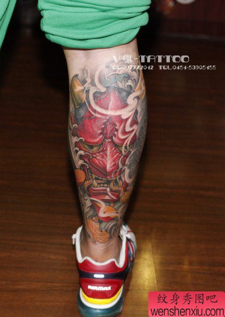 男性腿部很酷经典的般若纹身图案