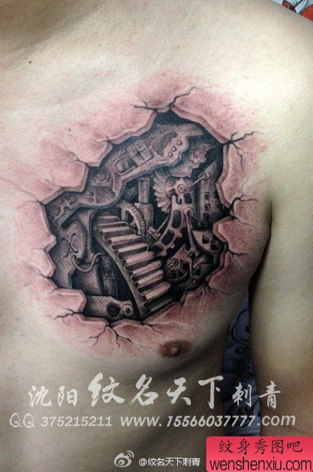 男性胸前很酷经典的机械纹身图案