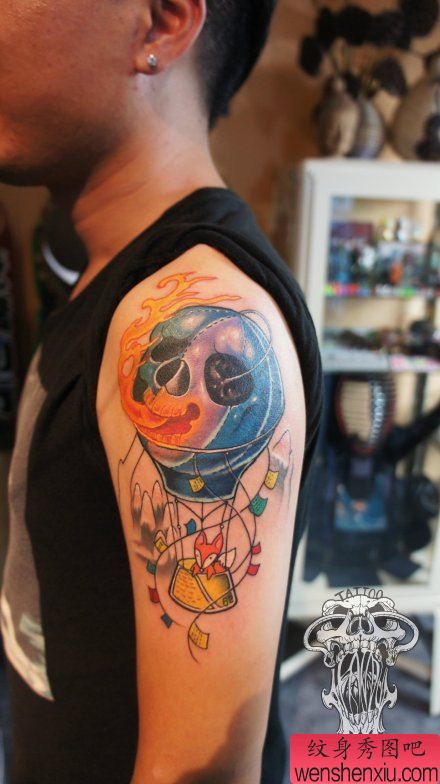 手臂一幅很酷流行的骷髅热气球纹身图案