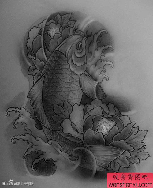 一幅精美流行的黑白鲤鱼纹身图案