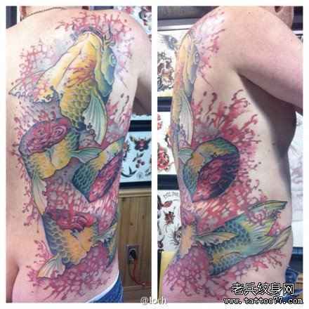 一幅另类的被切开的鲤鱼纹身图案