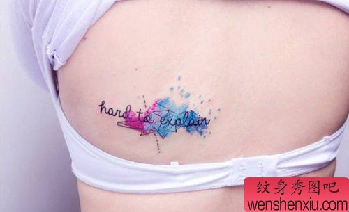 女生后背流行流行的简洁字母纹身图案