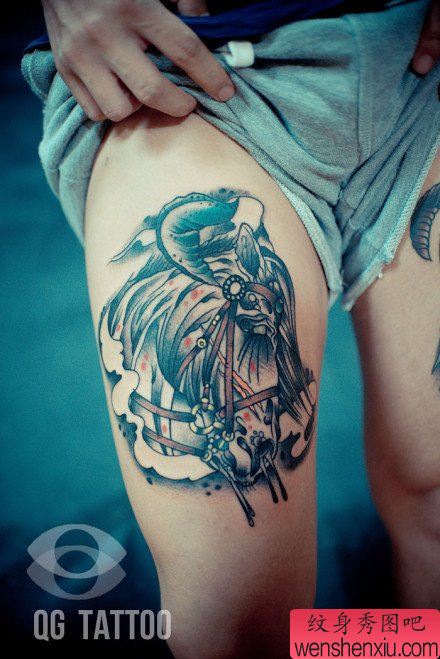 腿部流行流行的马纹身图案