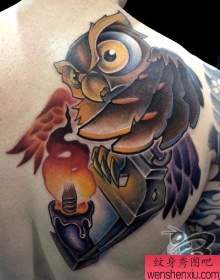 男性肩背流行很酷的欧美猫头鹰纹身图案