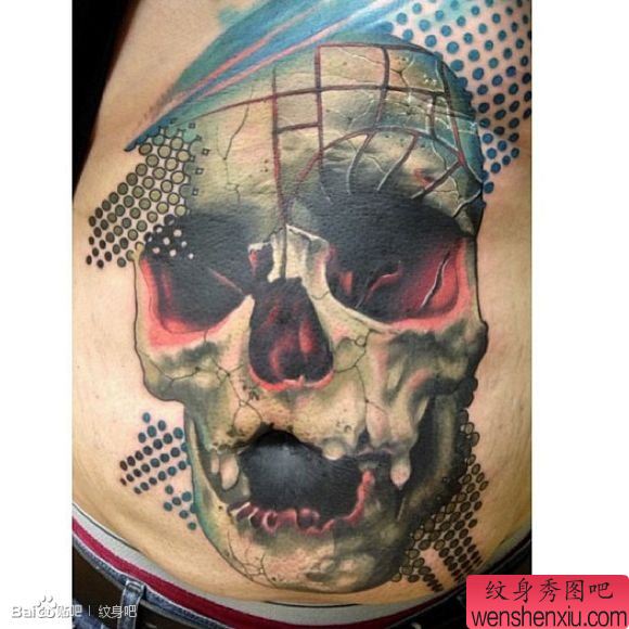 男生侧腰很酷帅气的欧美彩色骷髅纹身图案