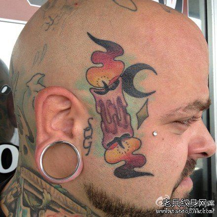 一幅另类的男性头部蜡烛纹身图案