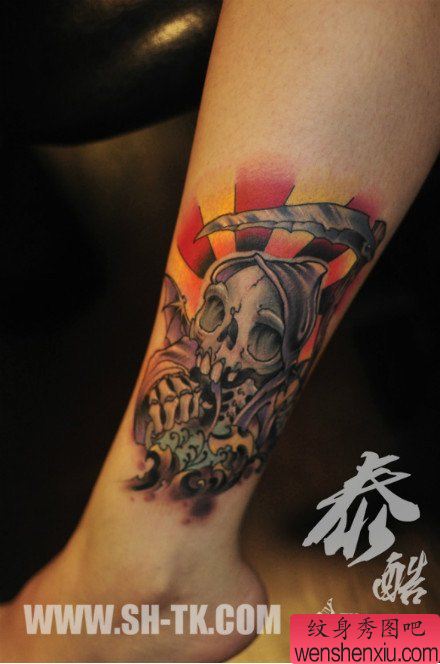 一幅流行很酷的彩色死神纹身图案