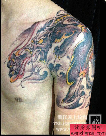 一幅流行很酷的半胛貔貅纹身图案