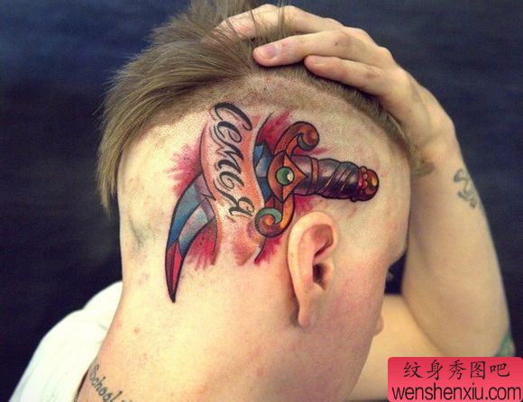 男生头部经典超酷的匕首纹身图案