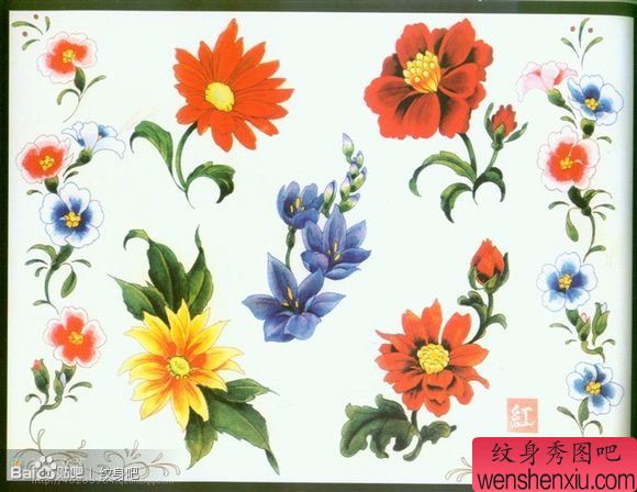 一组小巧流行的花卉纹身手稿
