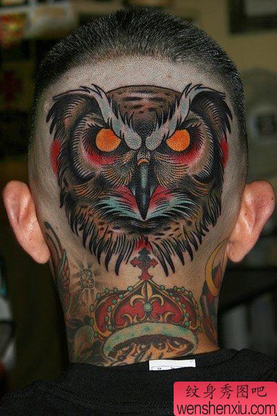 男生头部一幅经典帅气的猫头鹰纹身图案