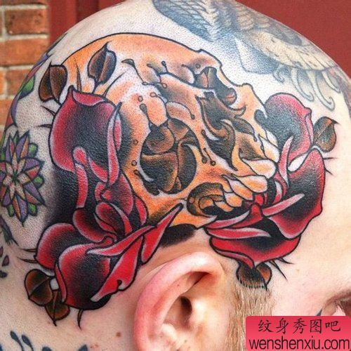 头部一幅帅气流行的school风格的骷髅纹身图案