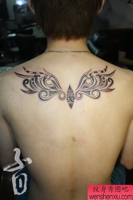 男生后背流行唯美的图腾纹身图案
