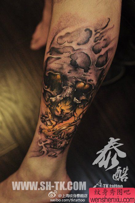腿部流行超酷的一幅写实骷髅纹身图案