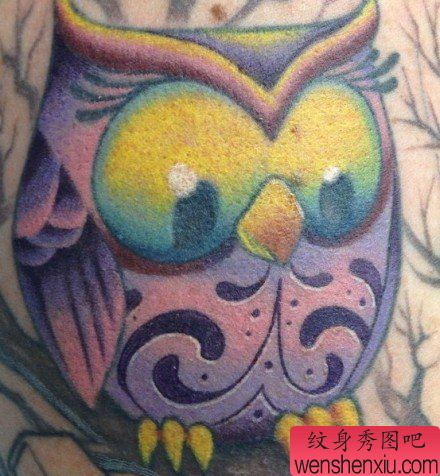 一幅可爱有点萌的猫头鹰纹身图案