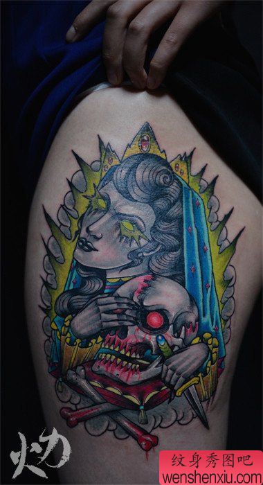 女生腿部经典的school女郎与骷髅纹身图案