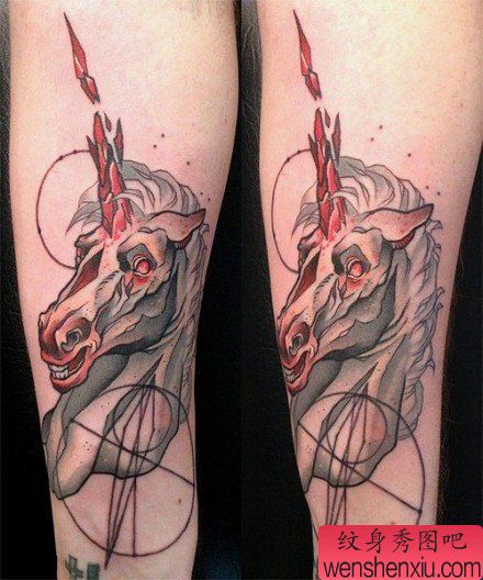 手臂超酷流行的独角兽纹身图案