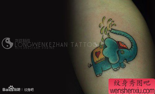 流行小巧的一幅彩色小象纹身图案