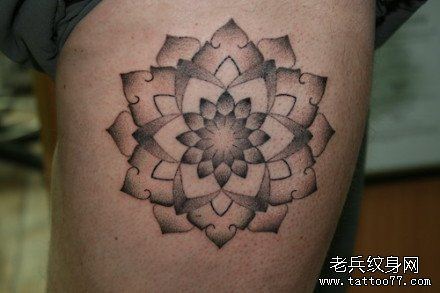 腿部流行流行的图腾藤花纹身图案