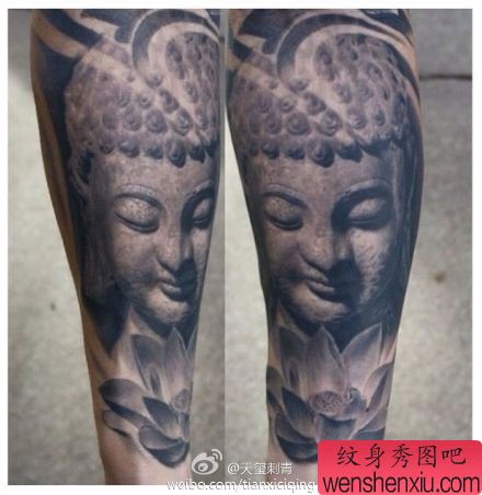 腿部经典的黑白石雕佛头纹身图案