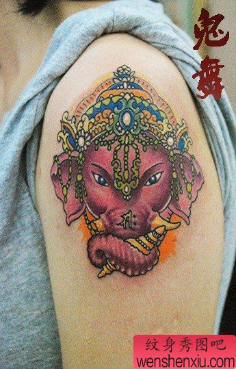 手臂一幅经典的宗教彩色象神纹身图案