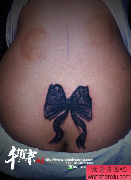 女生腰部流行精美的蕾丝蝴蝶结纹身图案