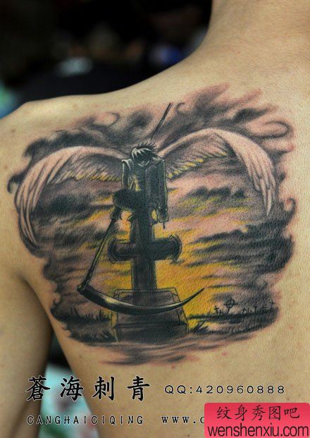 男生后肩卡通版的死神纹身图案