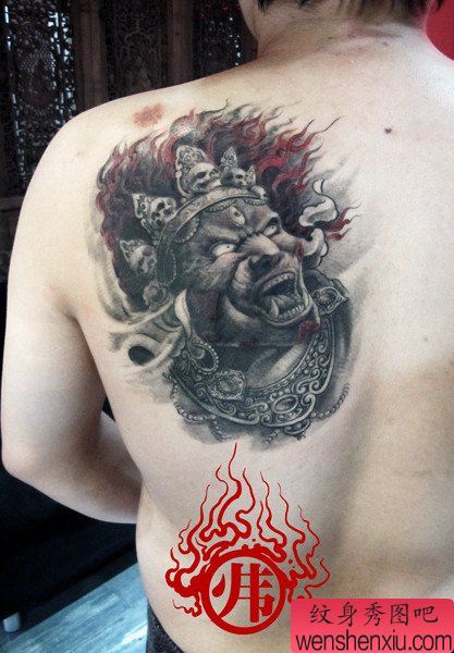 男性后肩背流行经典的大黑天菩萨纹身图案