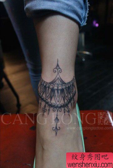 女生脚腕流行精美的脚链纹身图案