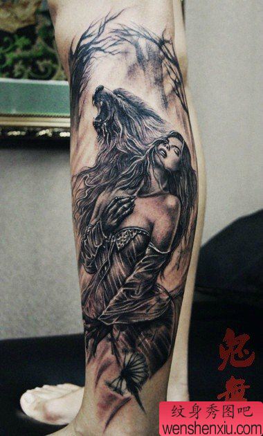 腿部漂亮经典的一幅狼人美女纹身图案