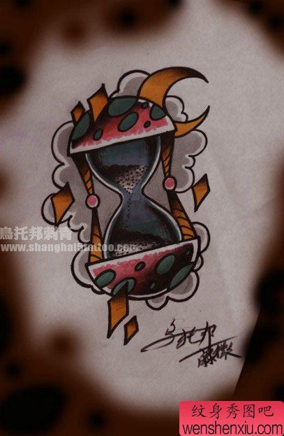 一幅流行流行的沙漏纹身手稿