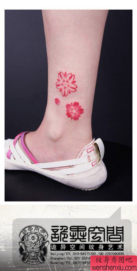 女生小腿漂亮流行的彩色小樱花纹身图案