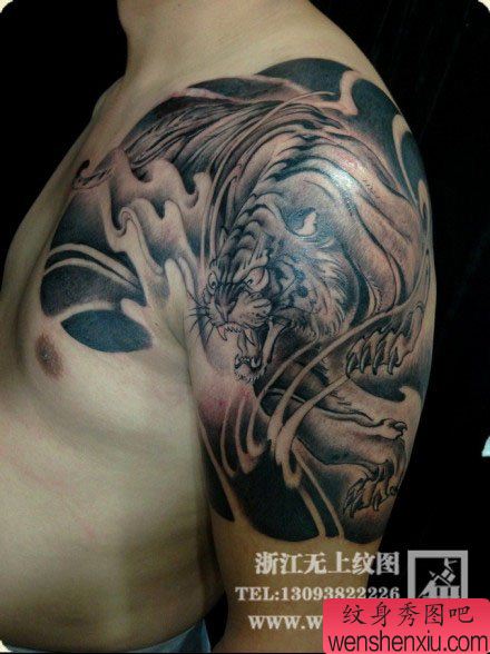 男性喜欢的霸气经典的半胛老虎纹身图案